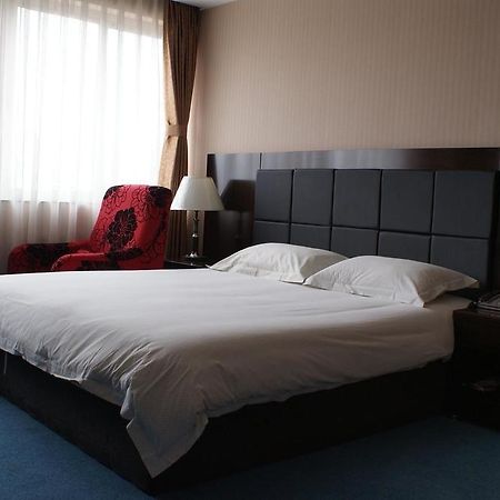 Chuxiong Mansion Yi Ren Hotel- คุนหมิง ภายนอก รูปภาพ